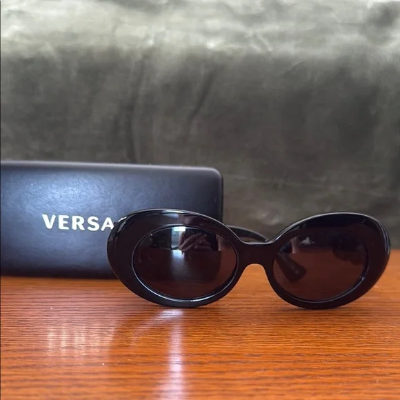 Versace | Accessories | Versace Glossy Black Sunglasses  display picture 1